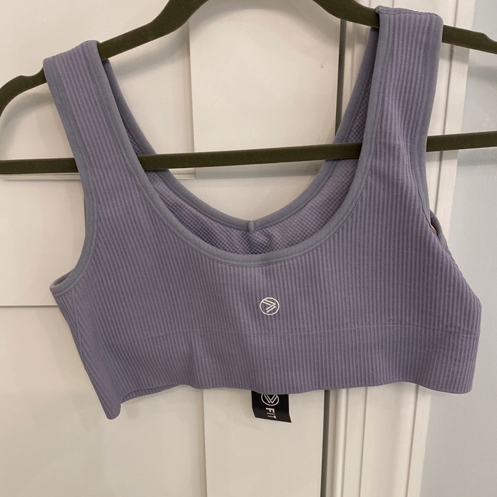 Savvi Sommer sports bra